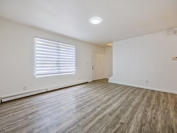 4th image of 422 Halsted St