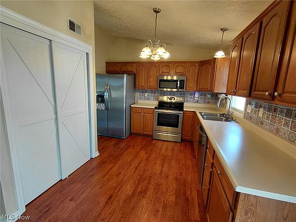 3rd image of 482 Bantam Ridge Rd