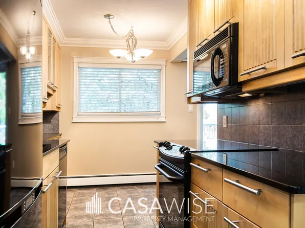 10225 117th St NW #302, Edmonton, AB T5K 1X7