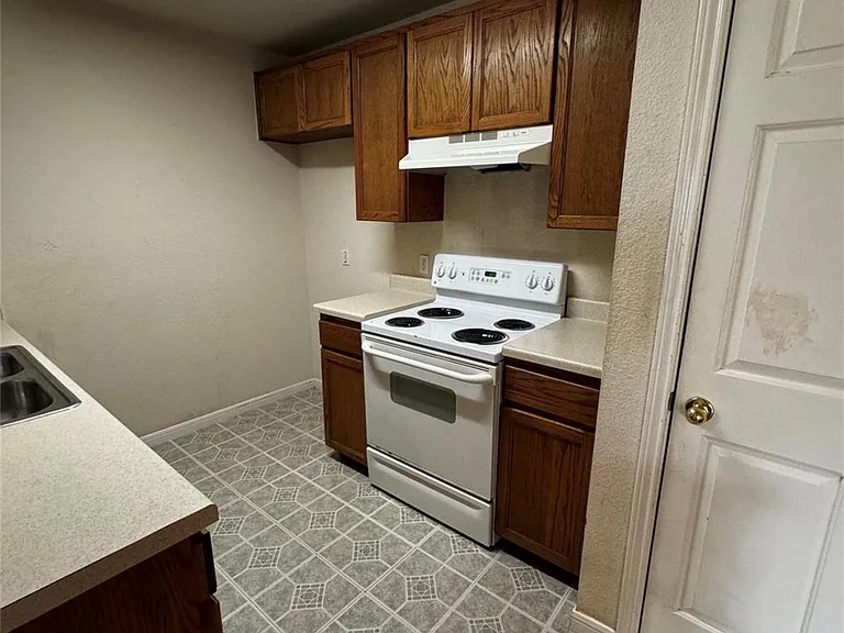 8613 Talyne Chaise Cir #B — Photo 6