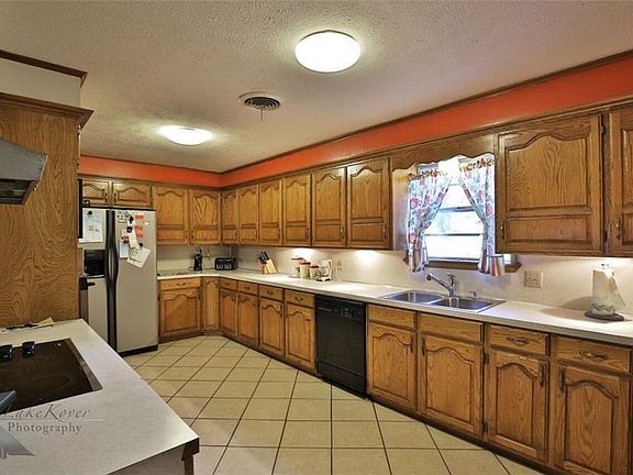 3rd image of 3425 Edgemont Dr