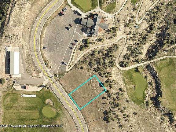 3rd image of 984 Clubhouse Dr