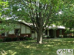 9291 Silver Maple Dr, Whitmore Lake, MI 48189