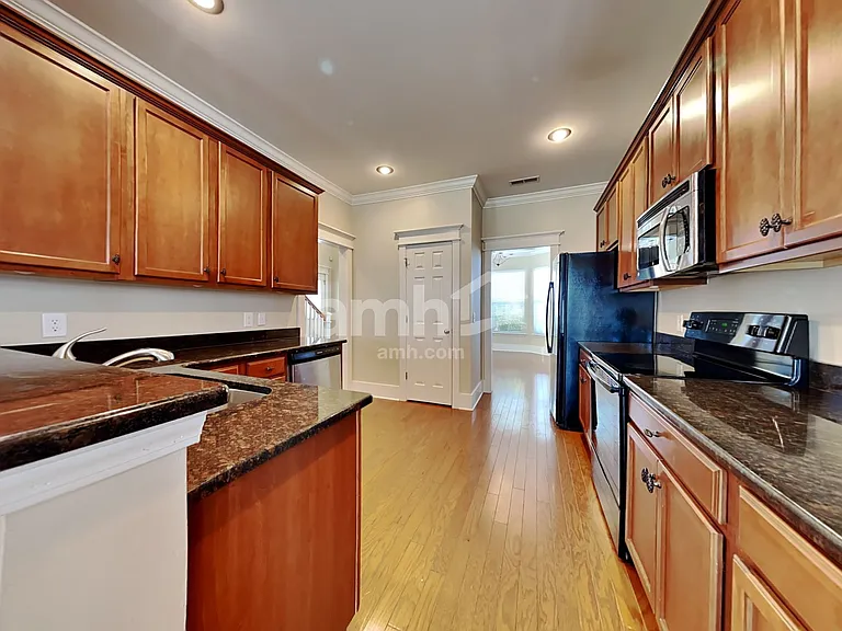 232 Cameron St — Photo 3