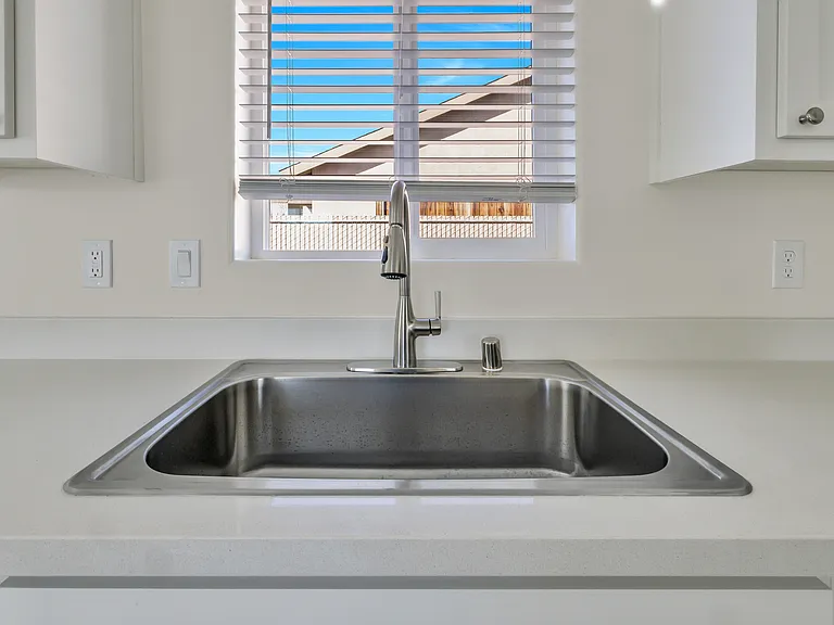 1340 W Mariposa Ave — Photo 13