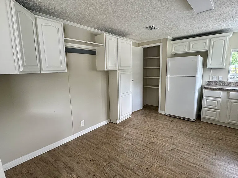 7616 Coach Park Dr — Photo 5