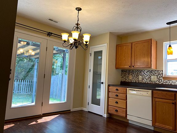 4th image of 305 Bluegrass Dr