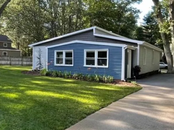 15095 Leonard Rd, Spring Lake, MI 49456