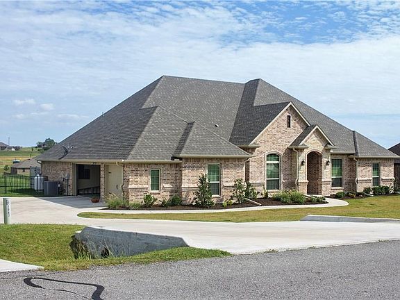 4th image of 1067 Dominique Dr
