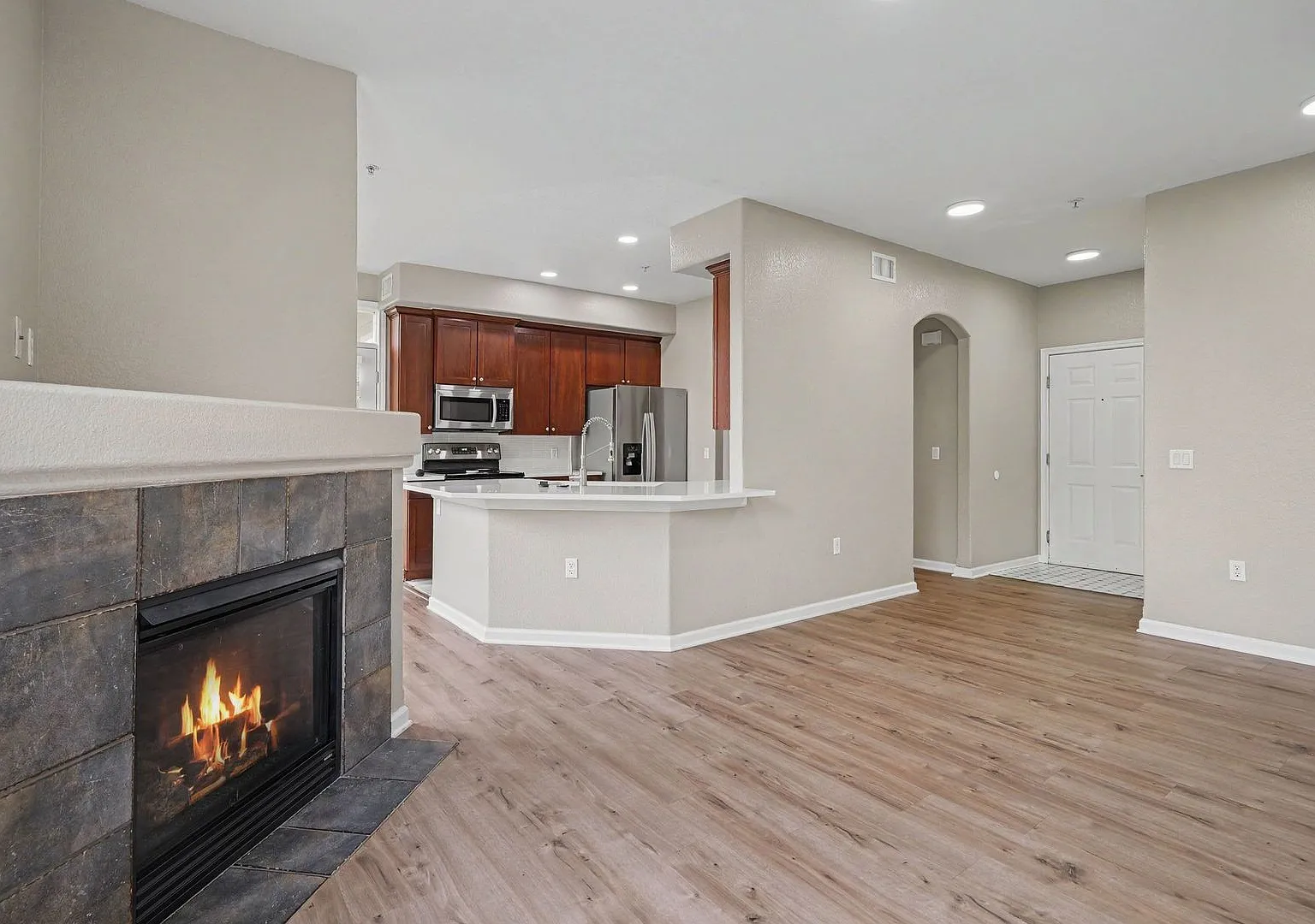 Available NOW! 2 Bedroom 1 Bath Beautiful Condo in Parker! — Photo 4