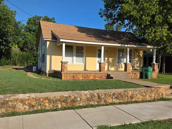 714 S Commercial Ave, Coleman, TX 76834