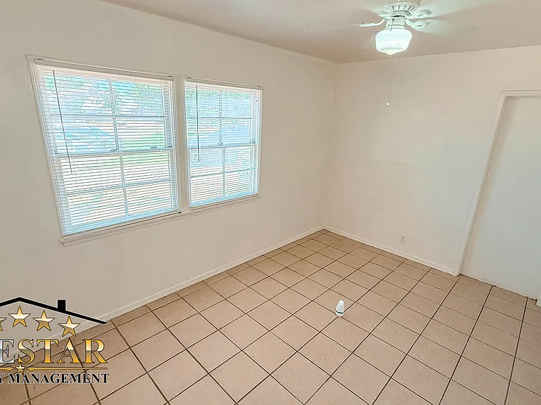 4520 Mesa Dr — Photo 11