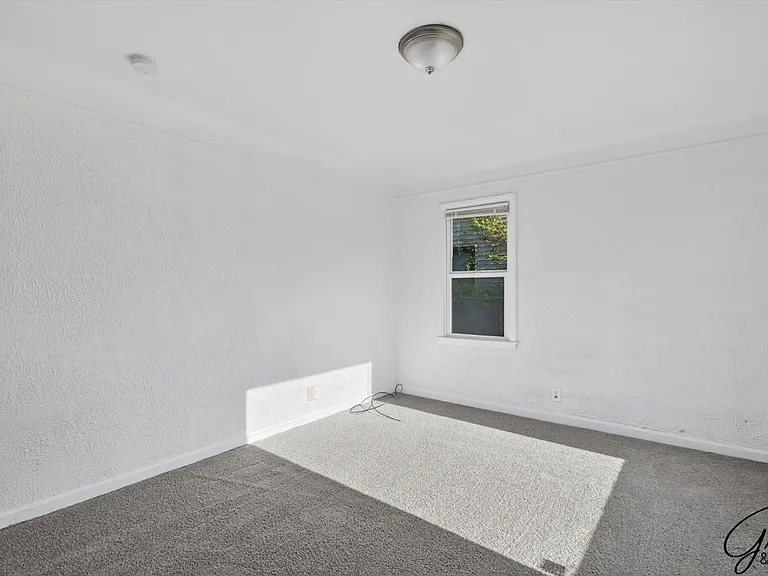 20259 Oakfield St — Photo 3