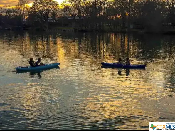 906 Buerger Ln, Seguin, TX 78155