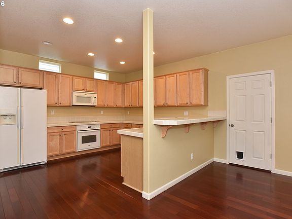 5th image of 3734 SE Scarlet Pl