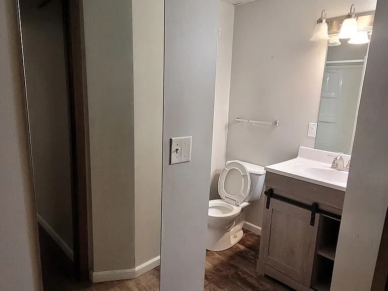 908 S 1st St #1-5 — Photo 6