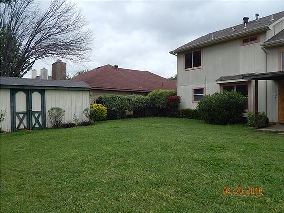 3rd image of 2805 Briar Hill Dr