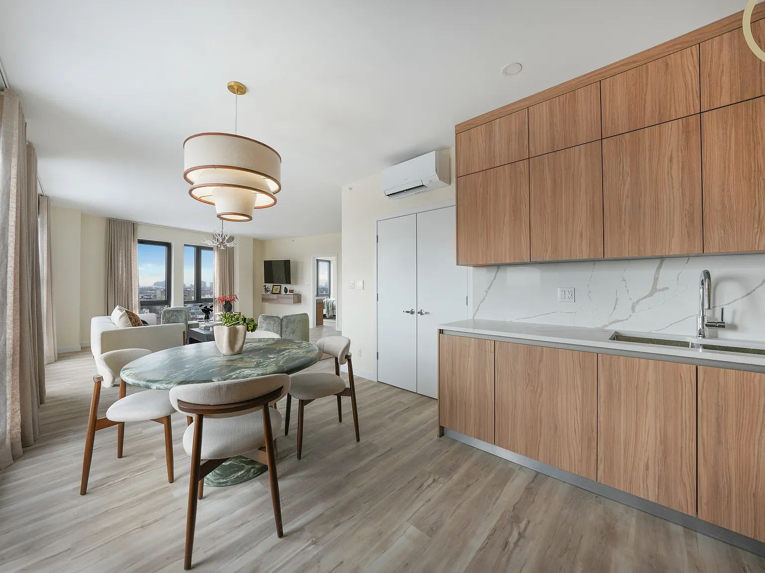 815 Kings Highway — Photo 4