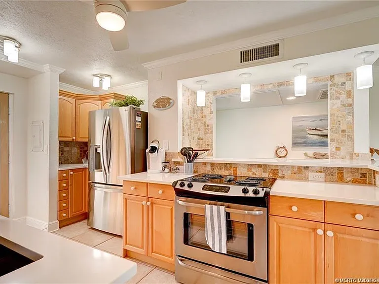 1289 NE Ocean Blvd #5 — Photo 13