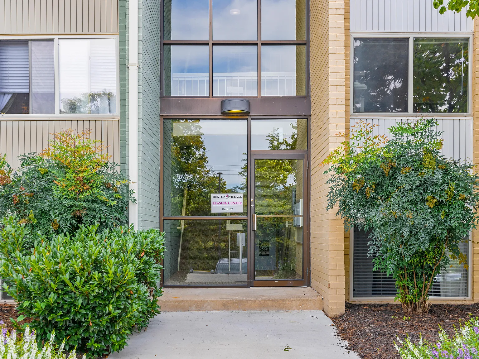 Ruxton Village — Photo 4