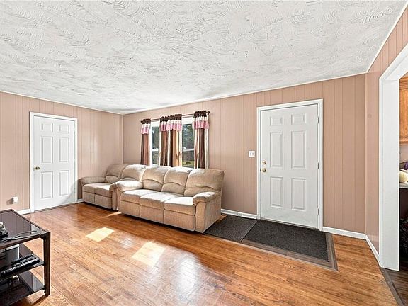 4th image of 1711 N Hocker Ave