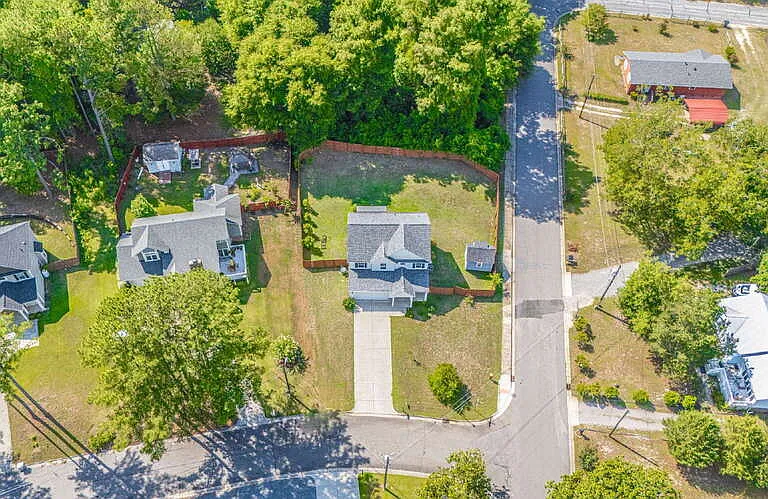 130 Henley Pl — Photo 30