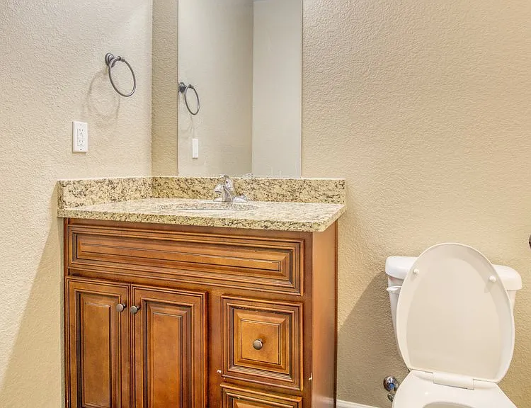 Primary En-Suite Full Bath