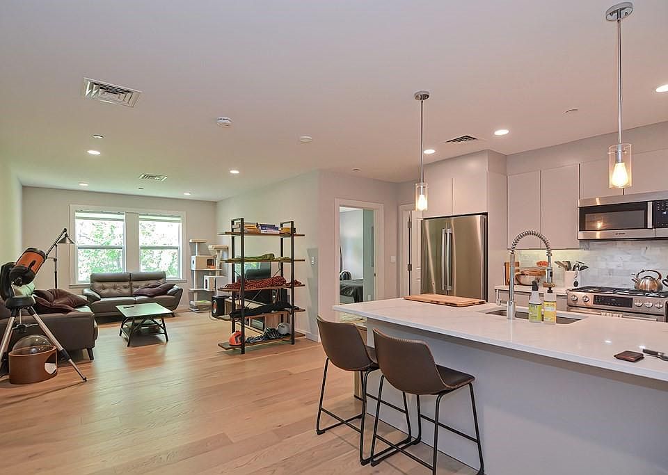 1st image of 16 Boardman St #302