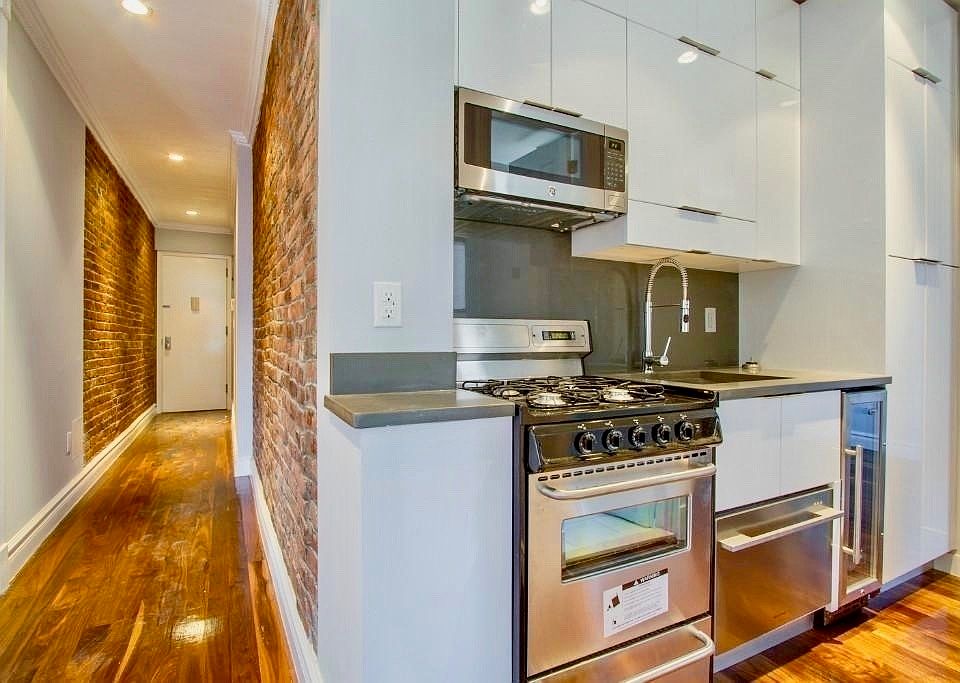 1st image of 335 E 6th St #3