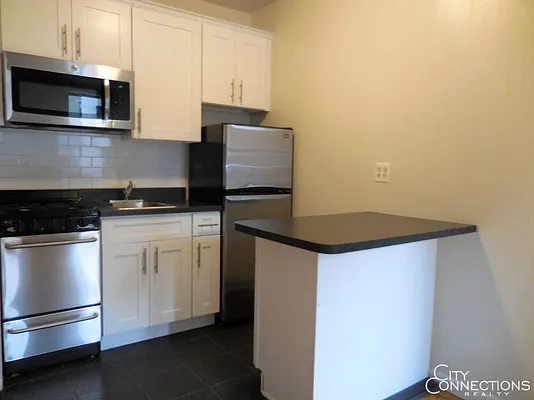 Rented by City Connections Realty | media 18