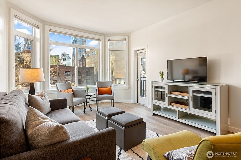 4th image of 2415 2nd Avenue #432