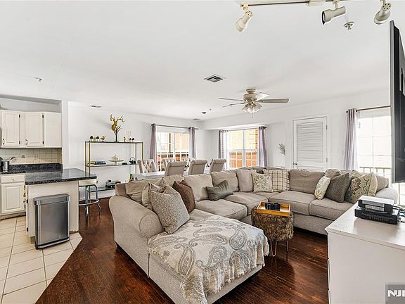 5th image of 84 Union St