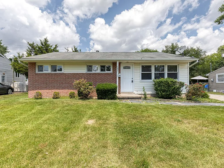 142 Alview Ter — Photo 1