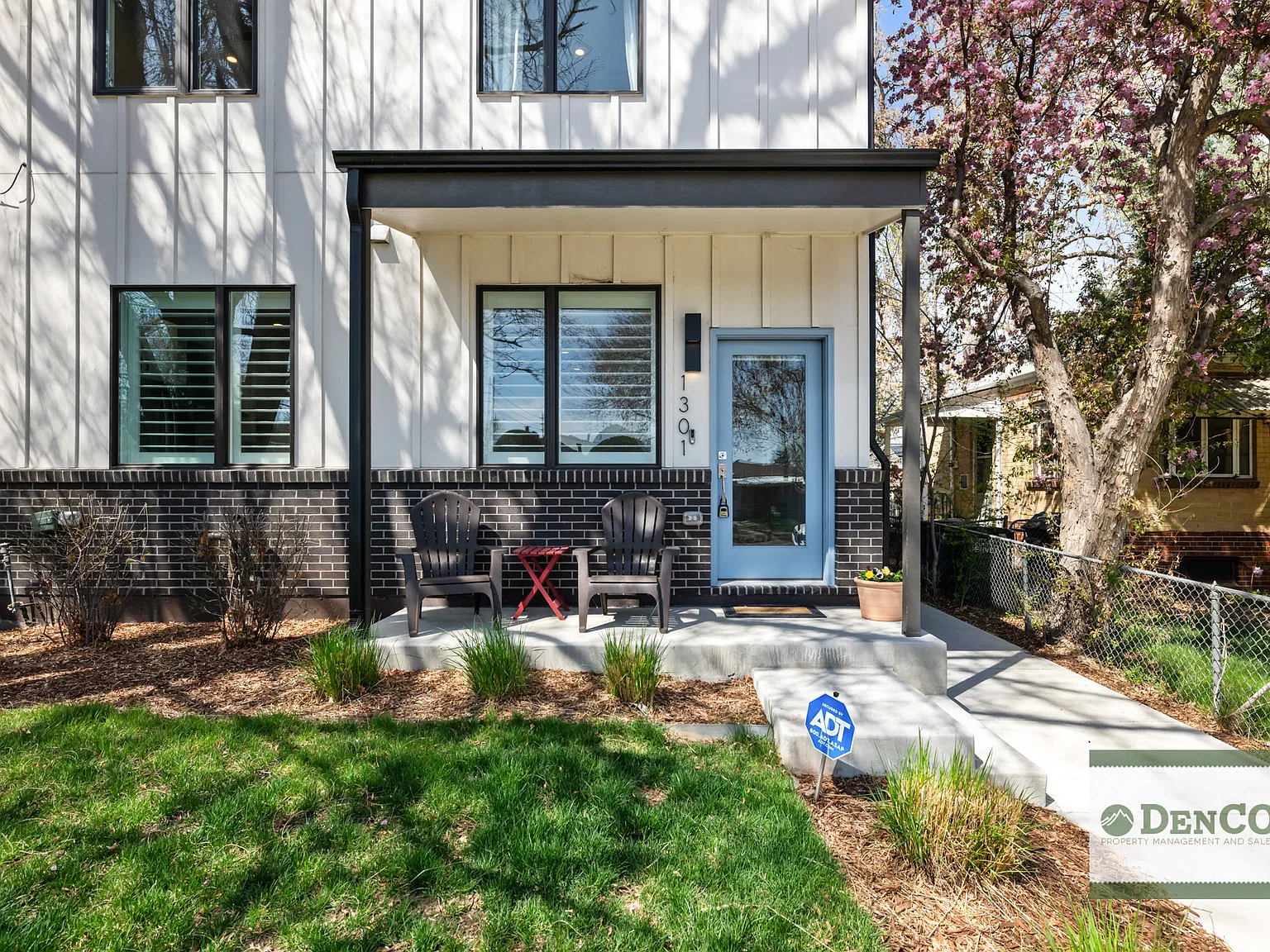 2 bed, 1.5 bath, 1005 sqft, $2,300 — Photo 3