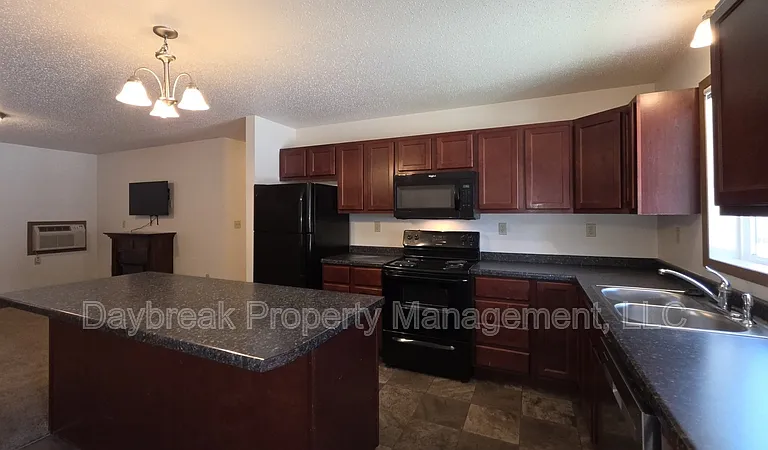 317 16th St S #4 — Photo 4
