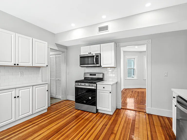 79 Pleasant St #2 — Photo 3