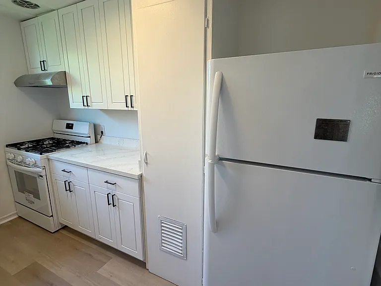 1322 Holly St #4 — Photo 15
