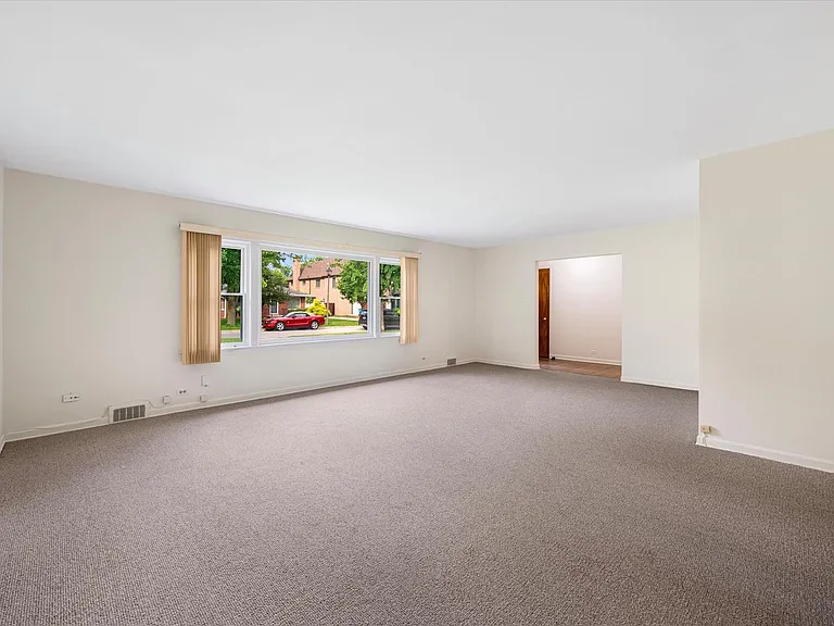 429 S Stratford Ave — Photo 4