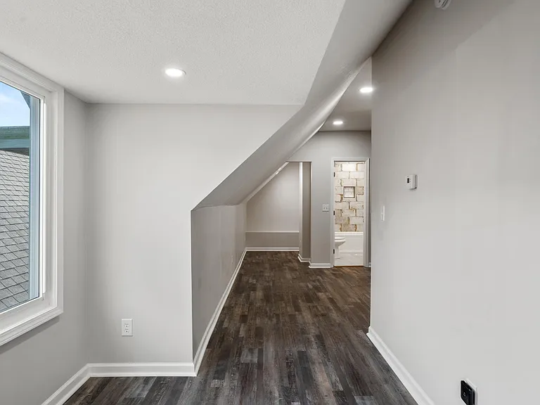 2754 Holmes St — Photo 7