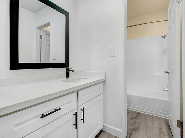 5830 Reseda Boulevard — Photo 27