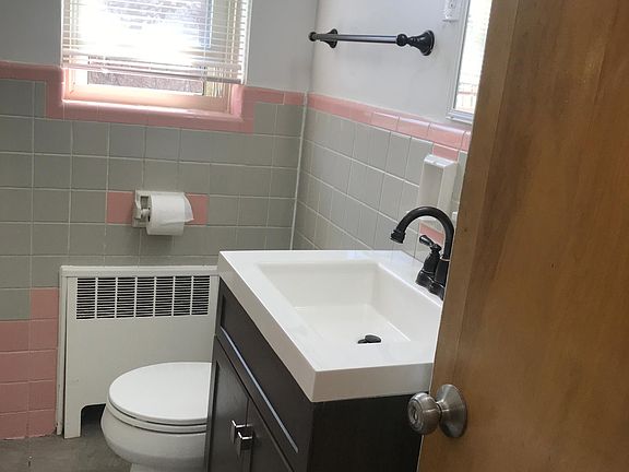 3rd image of 5572 Beechmont Ave APT 1