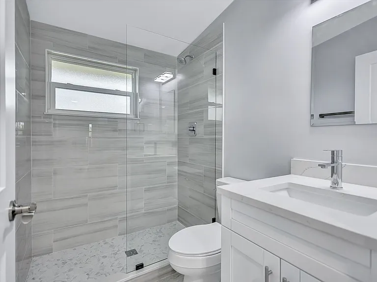 325 Capri Blvd — Photo 14