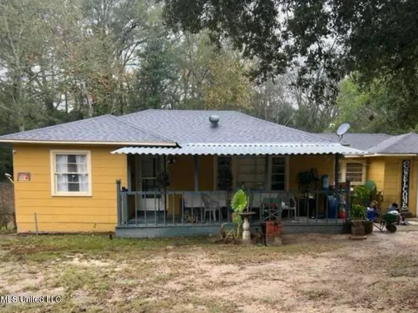 2214 N 3rd Ave, Laurel, MS 39440