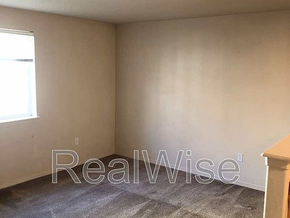 5th image of 2621 NW Cedar Ave Unit 4