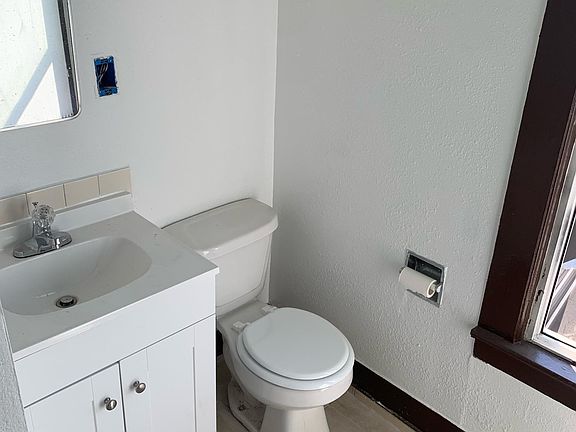 2nd image of 12 D St NW APT 5