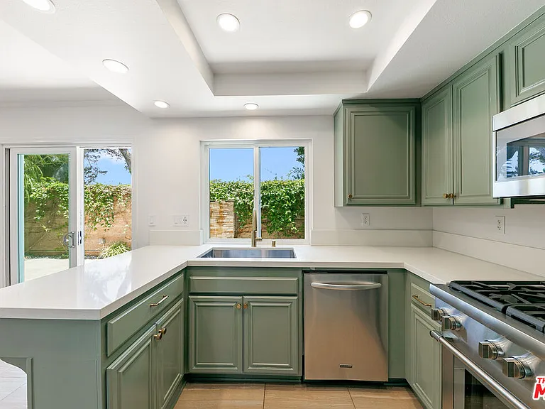 6515 Dume Dr #B — Photo 11