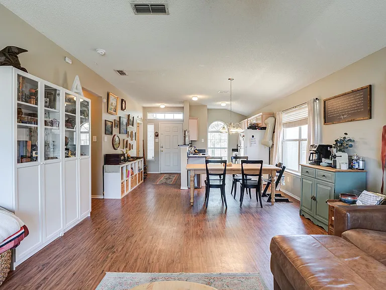 505 N Iola Ave — Photo 7