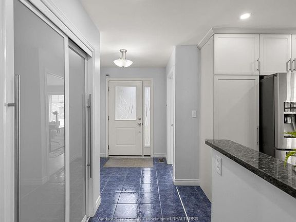 5th image of 571 Banwell Rd