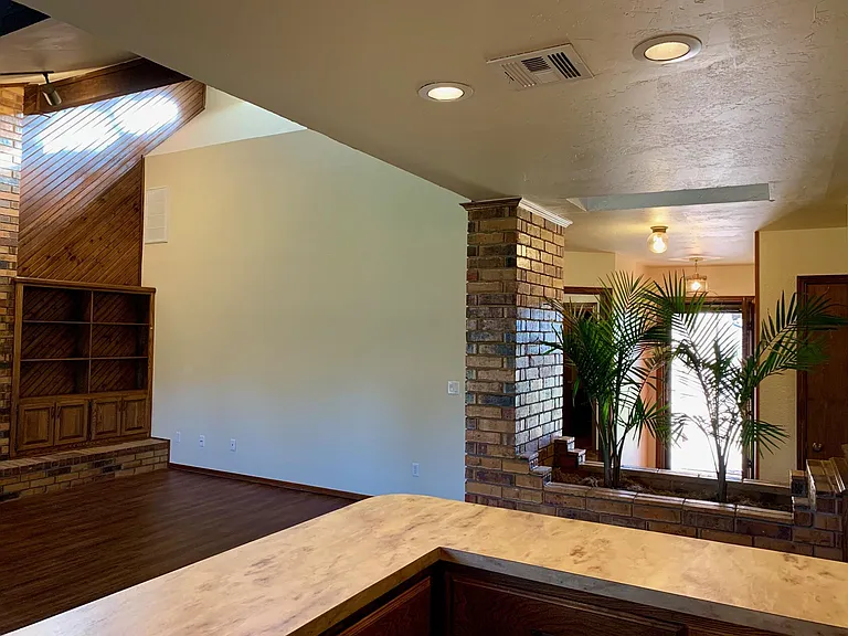 1419 Pickford Ln — Photo 11