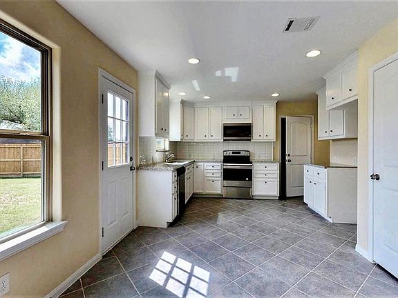 4th image of 6667 Laughlin Dr